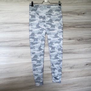 EUC- Women’s Kyodan Light Camo Leggings